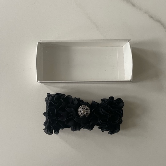 Beautiful Women’s Silk Neck Bow. - Picture 6 of 7